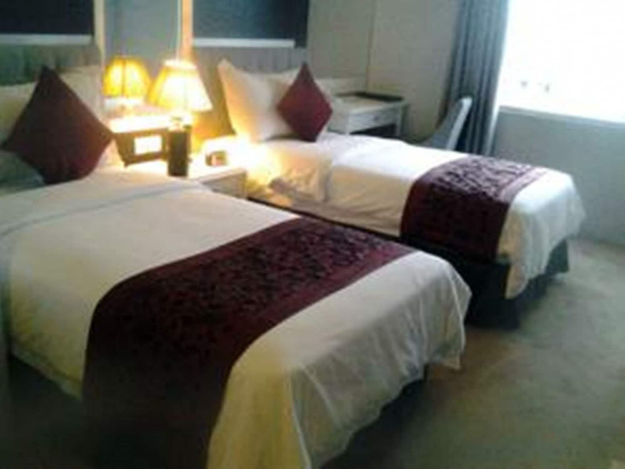 Hotel Gino Feruci Braga By Kagum 4*